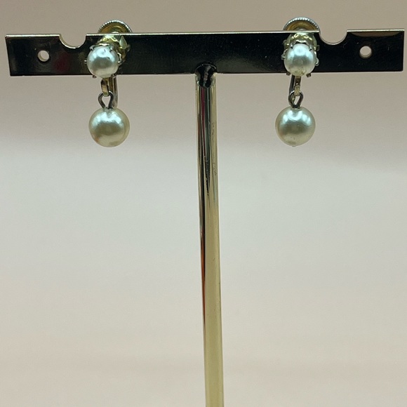 Vintage Faux Pearl Screw-back Earrings - Picture 2 of 5